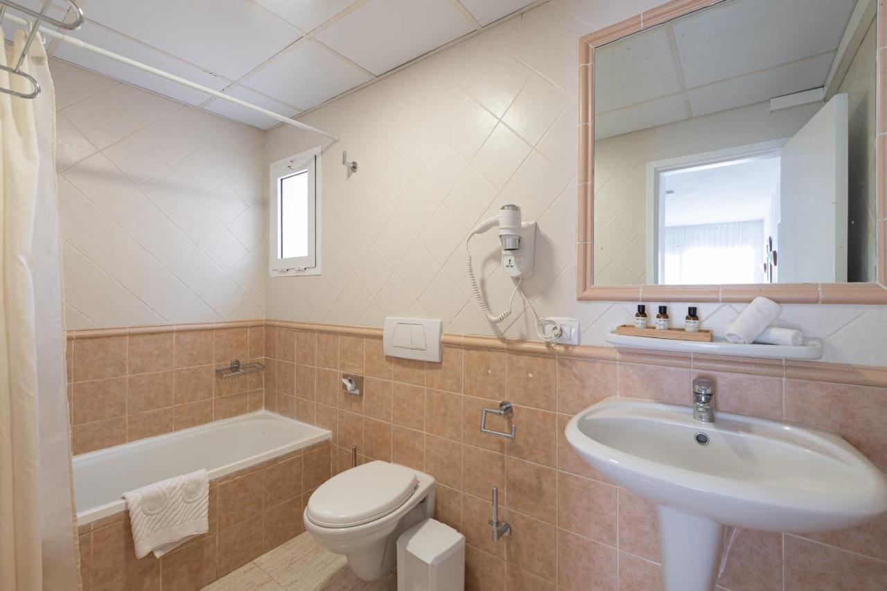 Apartamento 1 Con Terraza Y Piscina En Appartement *